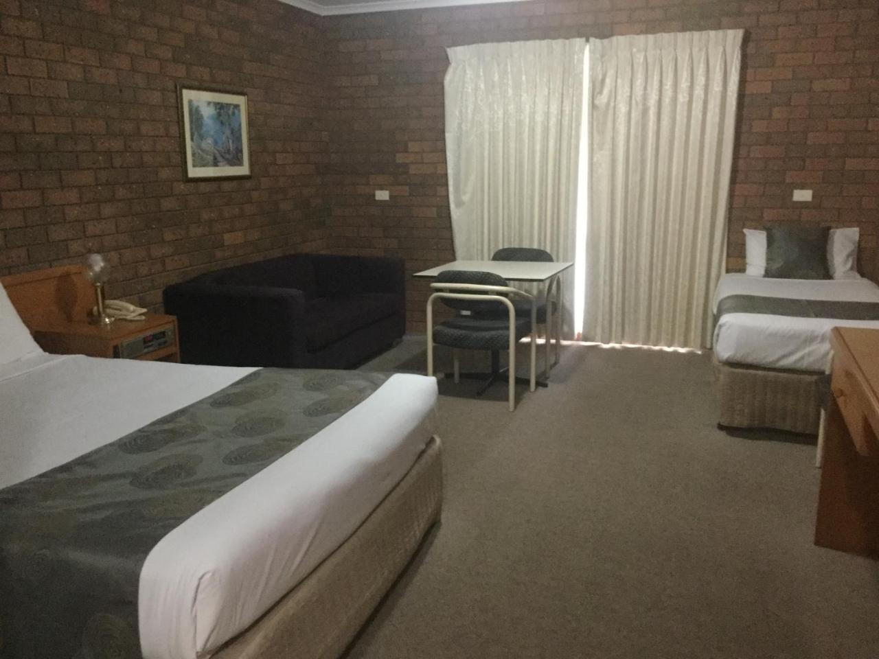 Sportslander Motor Inn Moama Extérieur photo