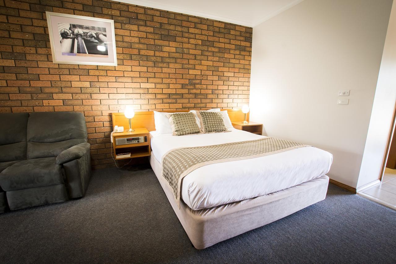 Sportslander Motor Inn Moama Extérieur photo
