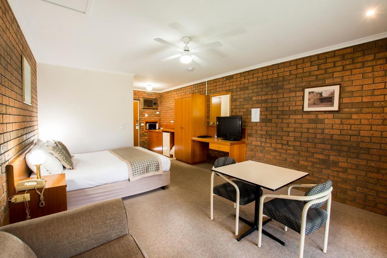 Sportslander Motor Inn Moama Extérieur photo