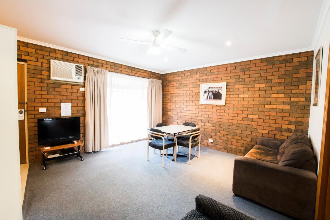 Sportslander Motor Inn Moama Extérieur photo