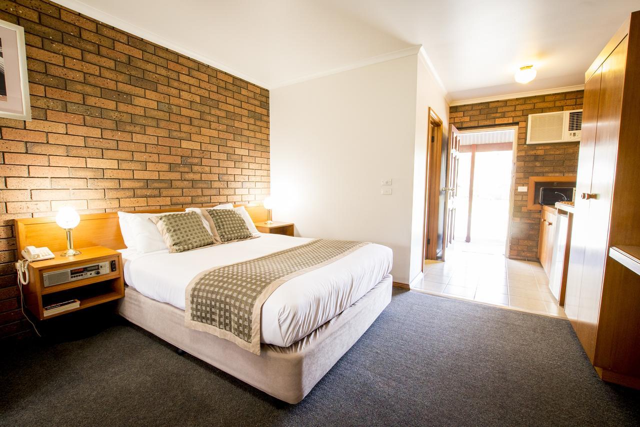 Sportslander Motor Inn Moama Extérieur photo