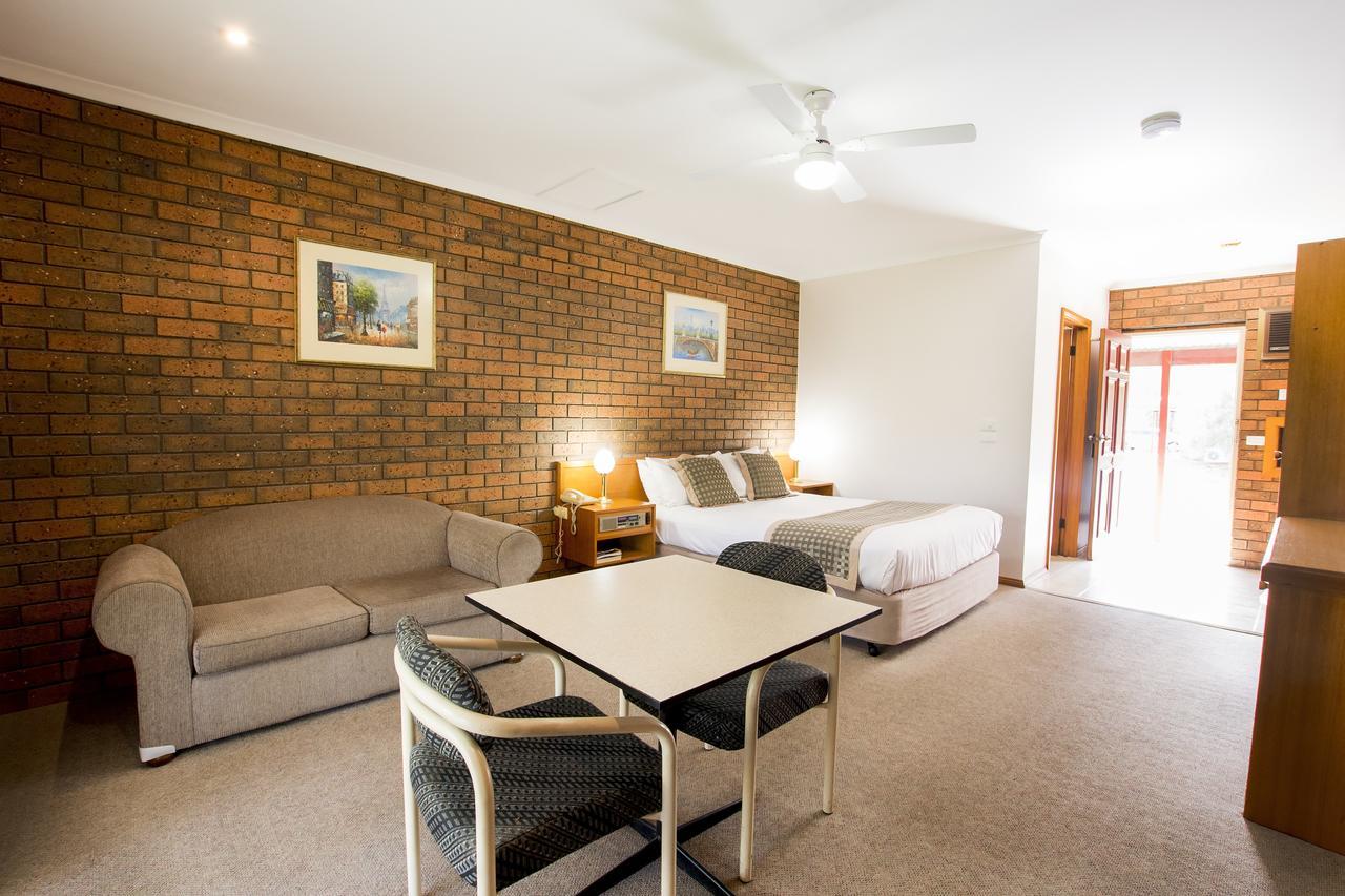 Sportslander Motor Inn Moama Extérieur photo