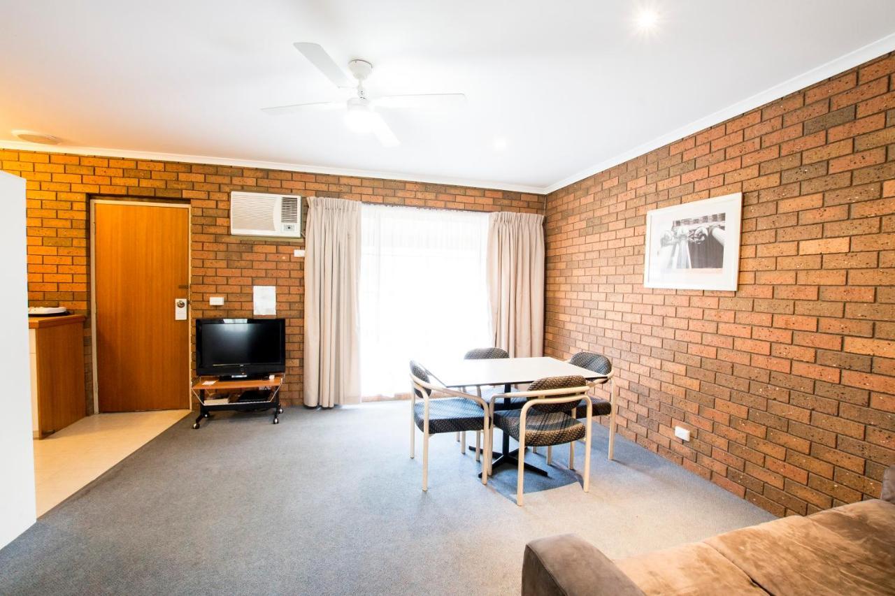 Sportslander Motor Inn Moama Extérieur photo